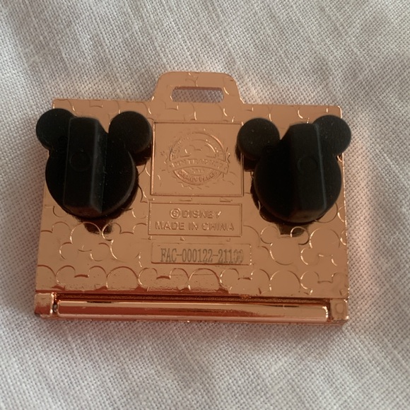 2015 Authentic Disney Parks Pin Trading - Picture 4 of 4